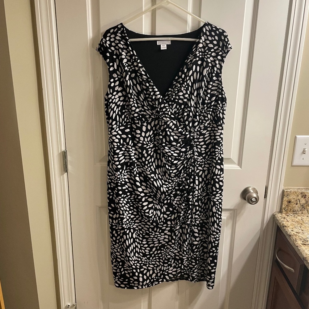 London Times Black and White Sheath Dress with Ruching at Waist, Size 16W